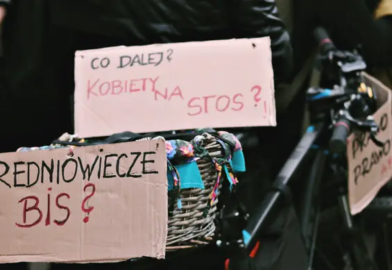 Czy to pora, by wyjść na ulice? Polki protestują wobec zaostrzenia prawa aborcyjnego