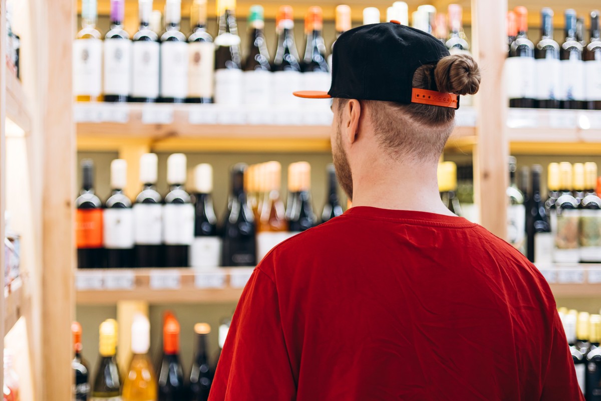 Warszawa wprowadza nocną prohibicję. Co to oznacza dla mieszkańców?