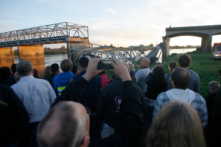 Zawalił się most w amerykańskim stanie Waszyngton