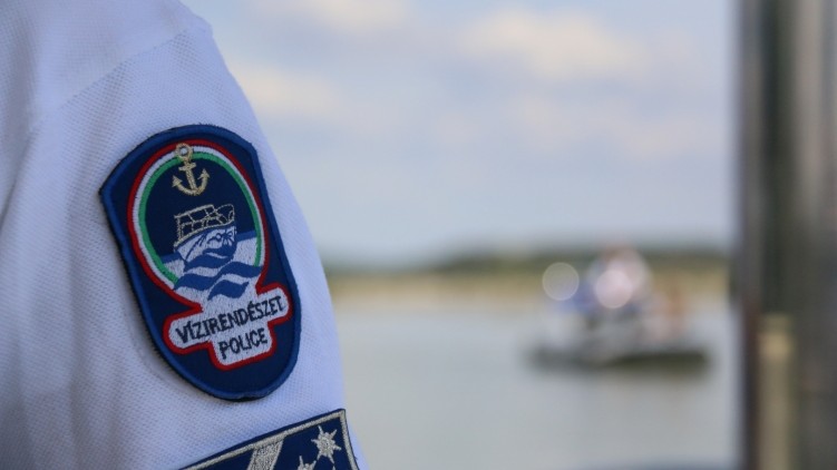 Dráma: kajokosok kerültek bajba a Velencei-tavon