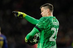 Szczęsny raz wyciągnął piłkę z siatki. Lewandowski zdjęty z boiska. Barcelona w ćwierćfinale Ligi Mistrzów