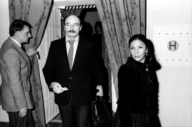 Slawomir Mrożek i Susana Osorio-Mrożek  na prapremierze sztuki Portret w Teatrze Polskim, 1987.