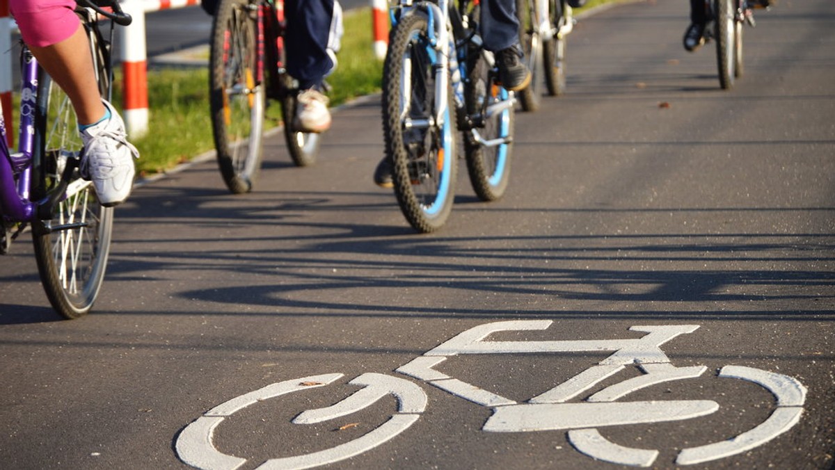 By wygrać, trzeba przejechać jak najwięcej kilometrów rowerem w drodze do pracy, szkoły czy na zakupy. Warszawa już po raz czwarty bierze udział w European Cycling Challenge. Czy powtórzy sukces sprzed trzech lat, kiedy zwyciężyła w tej rywalizacji, pokonując m.in. Rzym, Bolonię i Łódź? Podpowiadamy, jak dołączyć do konkursu.