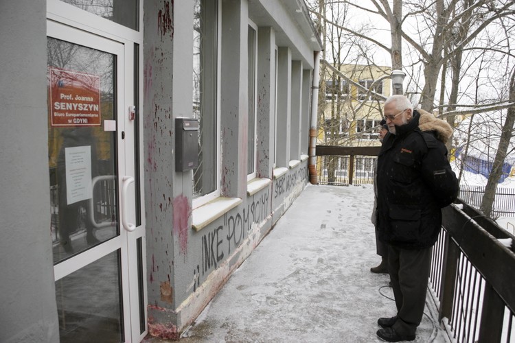 Zniszczone biuro Joanny Senyszyn