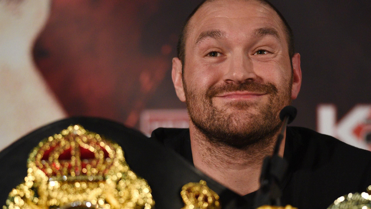 Jeszcze rok temu mało kto spodziewał się, że Tyson Fury może zostać mistrzem świata w kategorii ciężkiej. Miał się spotkać w ringu z niepokonanym od lat Władimirem Kliczką. Jednak ponad dwumetrowy Brytyjczyk sprawił sensację, potrafił wybić mistrza z rytmu i wygrał na punkty. Dużo wskazuje na to, że jego największy sukces stał się początkiem upadku, po którym już się nie podniesie.