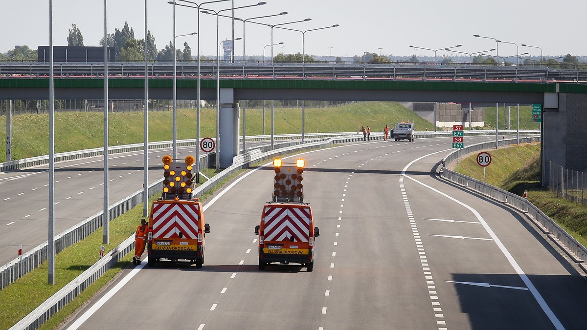 Kierowcy mogą już jeździć obwodnicą Janek i Raszyna. Wczoraj późnym wieczorem został otwarty nowy odcinek trasy S8. W związku z tym na zmienione trasy zostały skierowane autobusy komunikacji miejskiej.