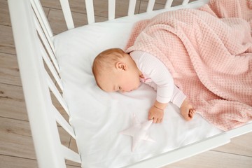 A légzésfigyelő vagy az "okos zokni" a jobb csecsemő mellé? Az orvos válaszol