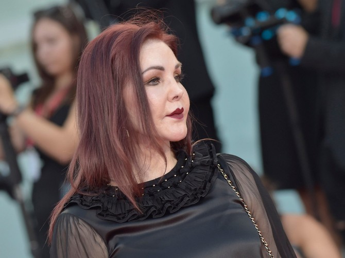 Prisila Prisli (81) na Majorci zablistava u glamuroznoj haljini, ali su svi gledali u njeno lice