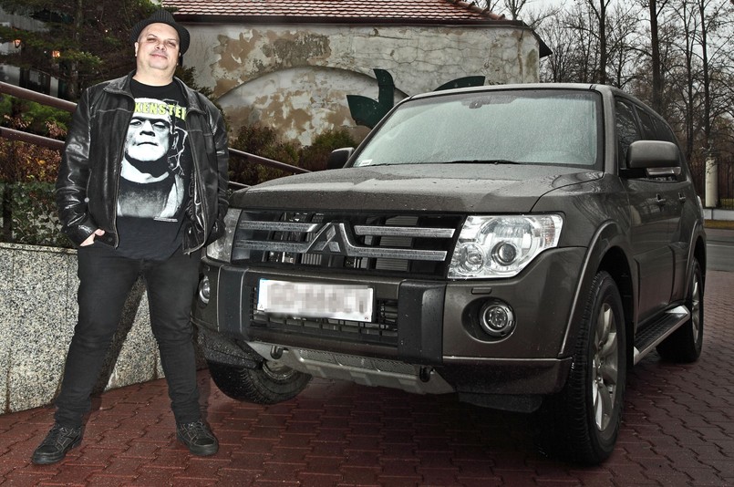 Krzysztof Skiba z zespołu "Big Cyc" i jego nowe Mitsubishi Pajero