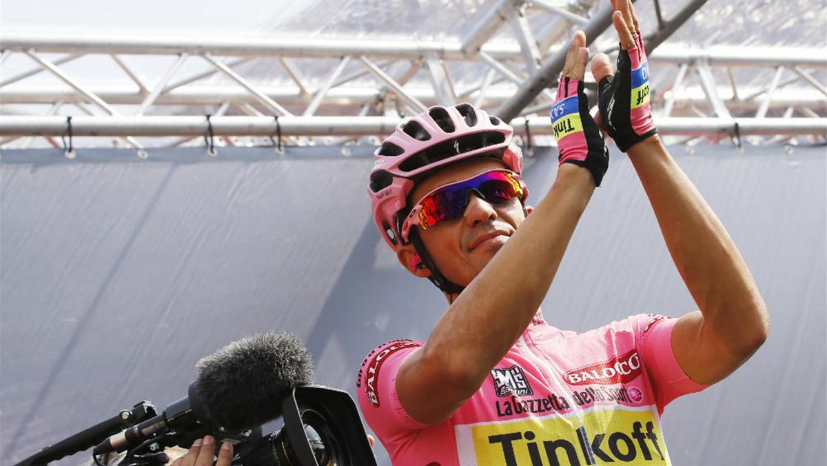 Sobotnim etapem do Sestriere Alberto Contador (Tinkoff-Saxo) przypieczętował swoje drugie zwycięstwo w Giro d'Italia. Po raz pierwszy w tegorocznym wyścigu Hiszpan poniósł jednak straty, nie wytrzymując tempa rywali na Colle delle Finestre. Jego przewaga nad Fabio Aru i Mikele Landą była jednak na tyle duża, że nie musiał obawiać się o utratę różowej koszulki i odpowiadać na zrywy kolarzy Astany.