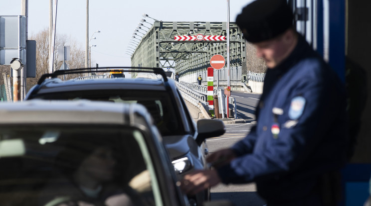 Az utazóknak másik határátkelőhelyet kell választaniuk / Fotó: MTI/Balázs Attila