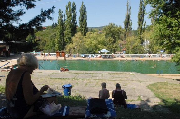 Fruškogorski biser sija u novom ruhu: Banja Vrdnik dobila pešačku zonu, 300 metara zelenila i smeštaj za 20 evra čeka turiste ovog proleća