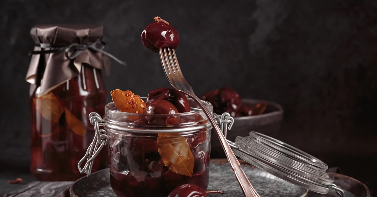 Marynowane śliwki wg przepisu Jakuba Kuronia to przepyszny hit. Rozpływają się w ustach