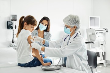 Hivatalos: indulhat a 12-15 évesek oltása Pfizer vakcinával