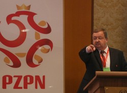Kręcina zwolniony nielegalnie? PZPN może za to drogo zapłacić