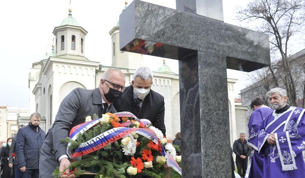 Polaganje venaca u porti Vaznesenjske crkve