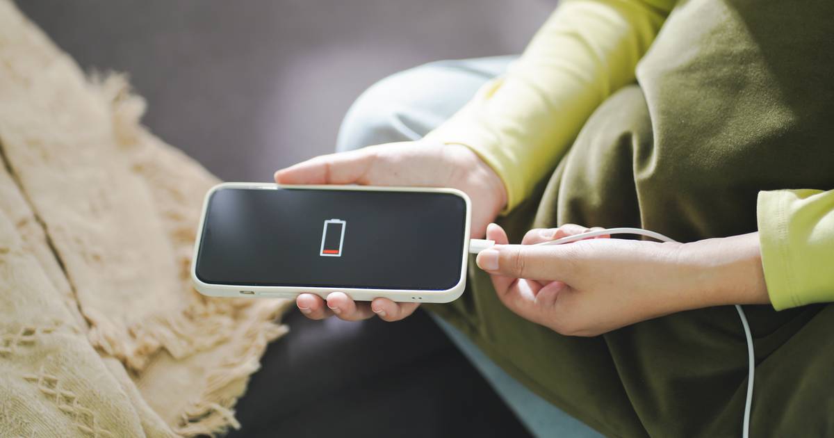 Te funkcje w telefonie skracają czas pracy baterii. Wystarczy kilka kliknięć, by wydłużyć jej żywotność