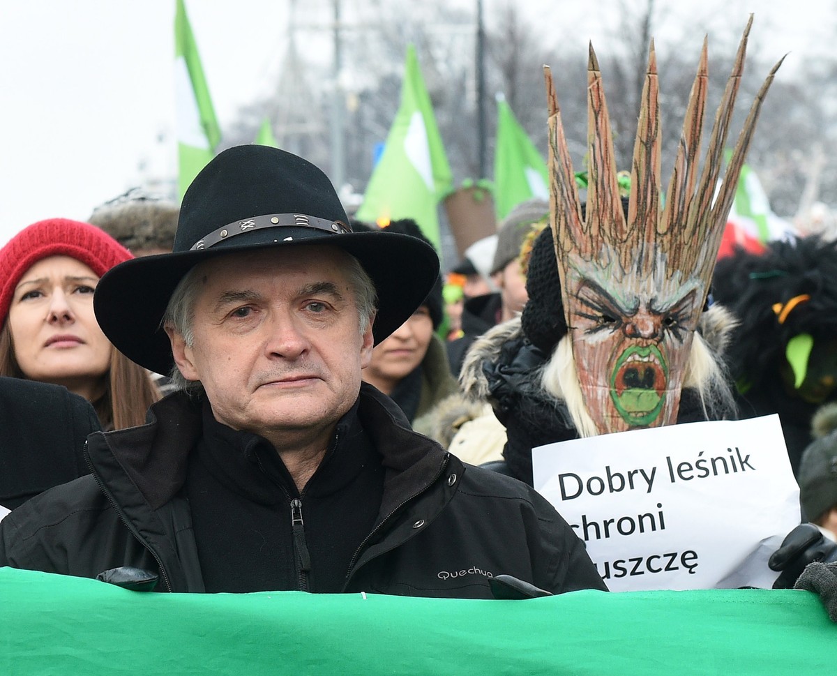 Włodzimierz Cimoszewicz podczas "marszu entów" w obronie Puszczy Białowieskiej