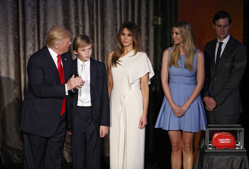Od lewej: Donald Trump, syn Barron, żona Melania, córka Ivanka oraz syn Eric