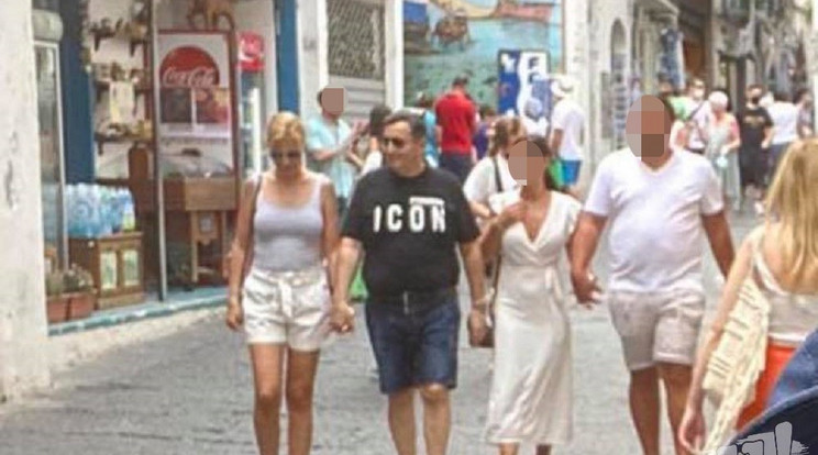 Várkonyi Andreát és﷯Mészáros Lőrincet az olasz-országi Amalfi utcáin kéz a kézben sétálva örökítette﷯meg egy járókelő /Fotó: Ugytudjukhu