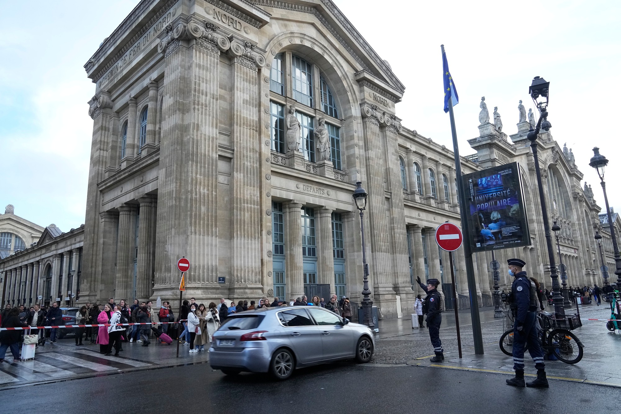 Rušná vlaková stanica Gare du Nord v Paríži slúži ako uzol pre vlaky do Londýna a severnej Európy.