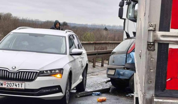 Saobraćajna nesreća na mostu Kovin-Smederevo 