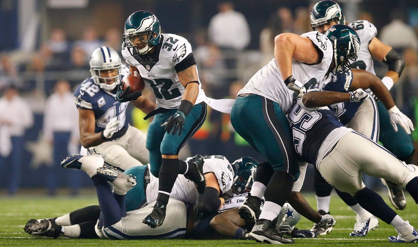 'Pitbull', piękne cheerleaderki, a na boisku starcia gigantów. W lidze NFL nie jest nudno