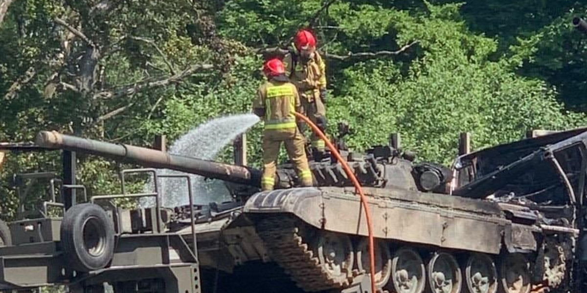 Pożar czołgu i wybuchy na autostradzie A6.