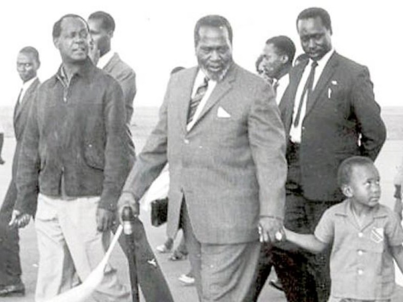 Image result for Uhuru with Mzee Kenyatta in Gatundu