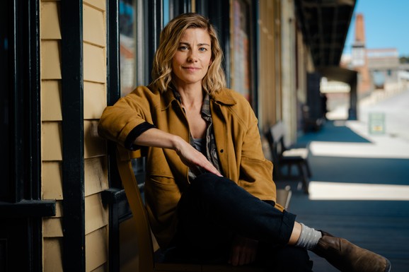 Potresna i topla serija koja vraća veru u život: Nakon smrti verenika Lilijan balansira između tuge i nade (VIDEO)