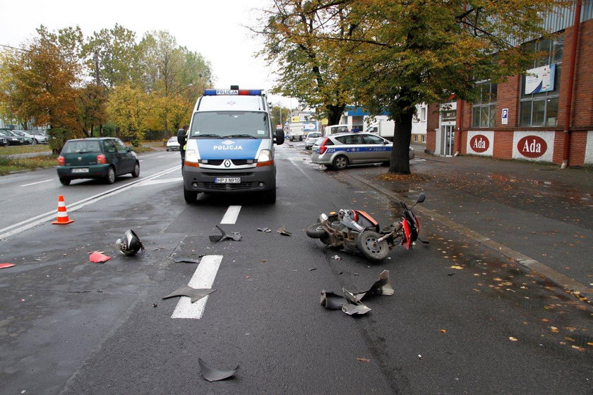 Wypadek w Opolu. Motorower zderzył się z samochodem osobowym