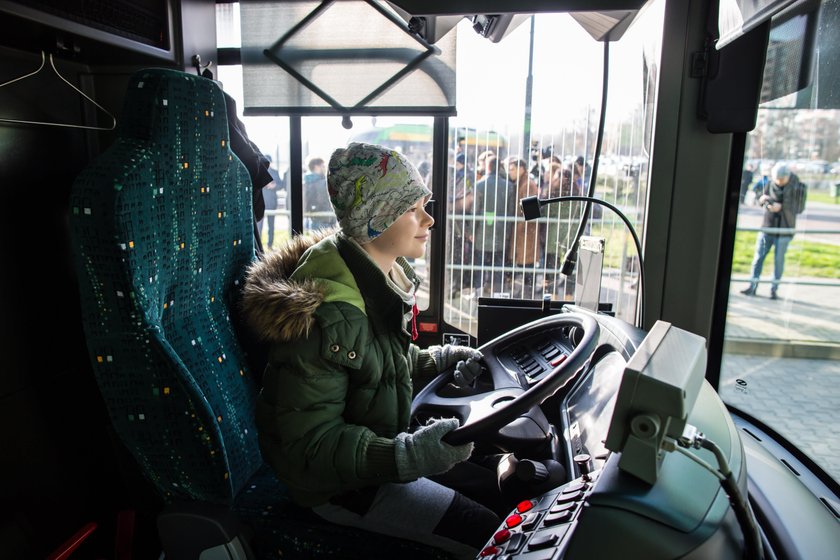 Autobus elektryczne już wożą pasażerów