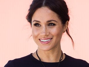 Szemeteszsákhoz hasonlították Meghan Markle ruháját, megszólalt a dizájner