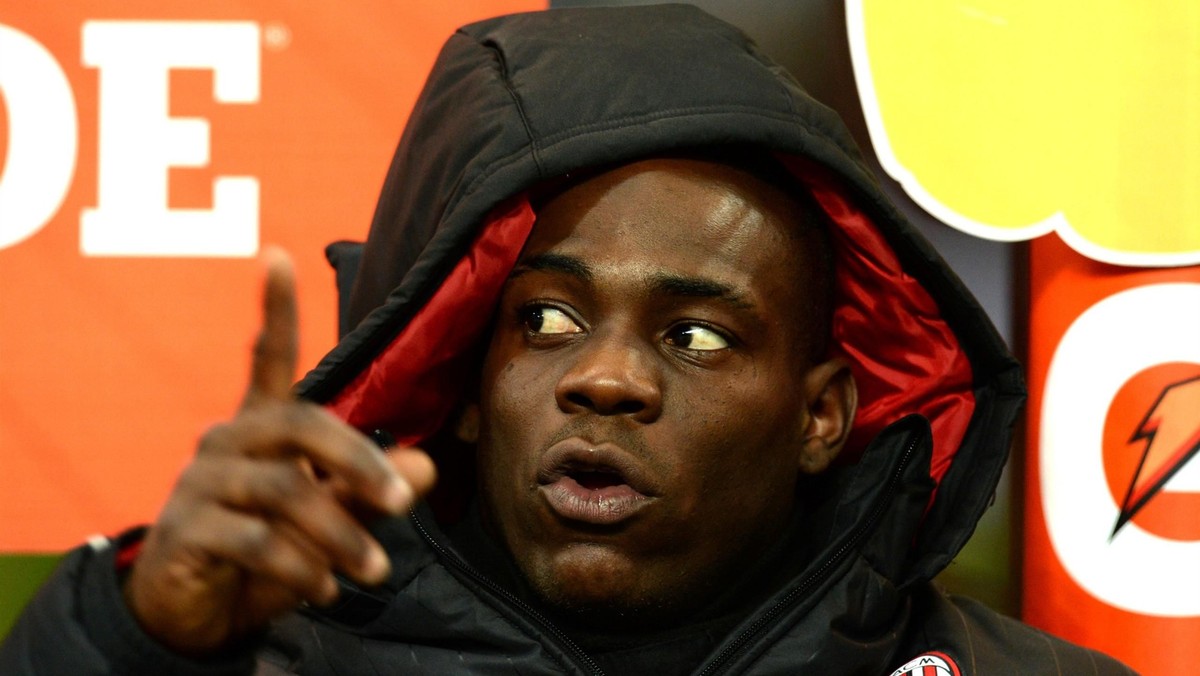 Mario Balotelli zostawił za sobą spaloną ziemię, i to dosłownie, biorąc pod uwagę jego historię z fajerwerkami, w niejednym miejscu, ale w dalszym ciągu są odważni, którzy myślą o tym, żeby go zatrudnić. Rękę do 25-letniego napastnika wyciąga prezydent beniaminka Serie A Crotone.