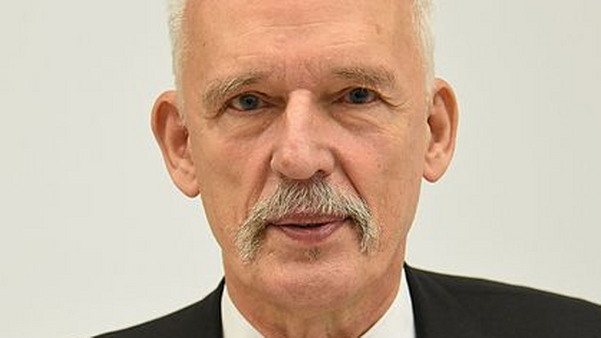 W marcu Janusz Korwin-Mikke wrócił do Polski. "Zbliżają się wybory, uważam, że powinienem wrócić do Polski. To żaden koniec kariery! Wręcz przeciwnie - ja wracam do polskiej polityki!" - tłumaczył w styczniu rozstanie z Parlamentem Europejskim. Jak ustalił "Super Express", w ostatnim czasie kupił dom pod Warszawą za ok. 800 tys. zł.