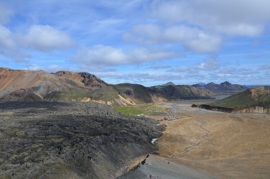 Widok ze szlaku na wulkan Bláhnjúkur, Islandia.