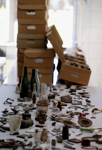 PRZEDMIOTY OFIAR OBOZU KONCENTRACYJNEGO AUSCHWITZ-BIRKENAU ODNALEZIONE