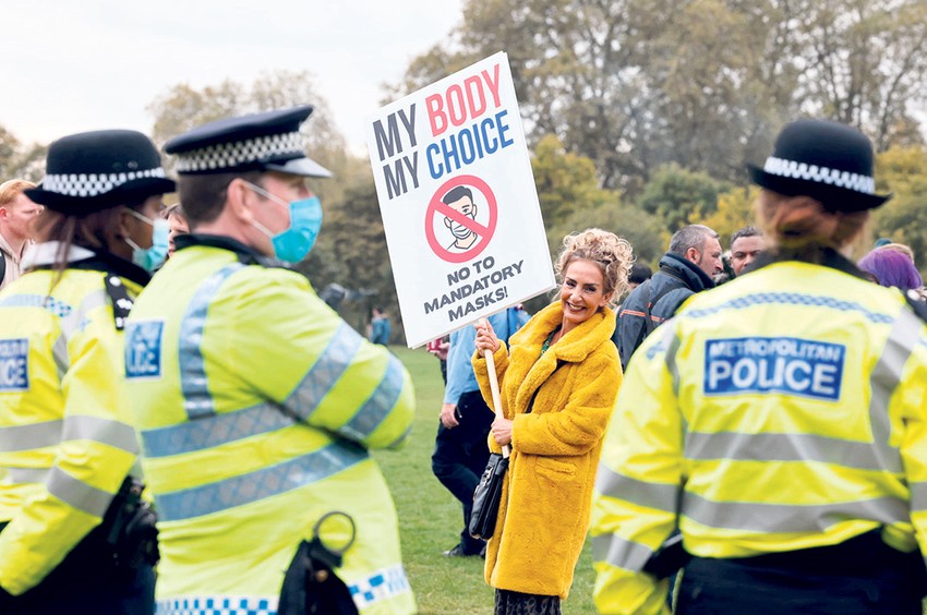 Zbog uticaja interneta i velikog protoka informacija, nastale su radikalne alternativne teorije koje traže uzroke krize – objašnjava Cvetićanin