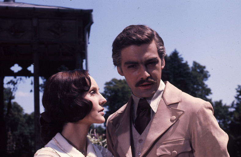 Elżbieta Starostecka i Leszek Teleszyński w filmie "Trędowata" (1976)