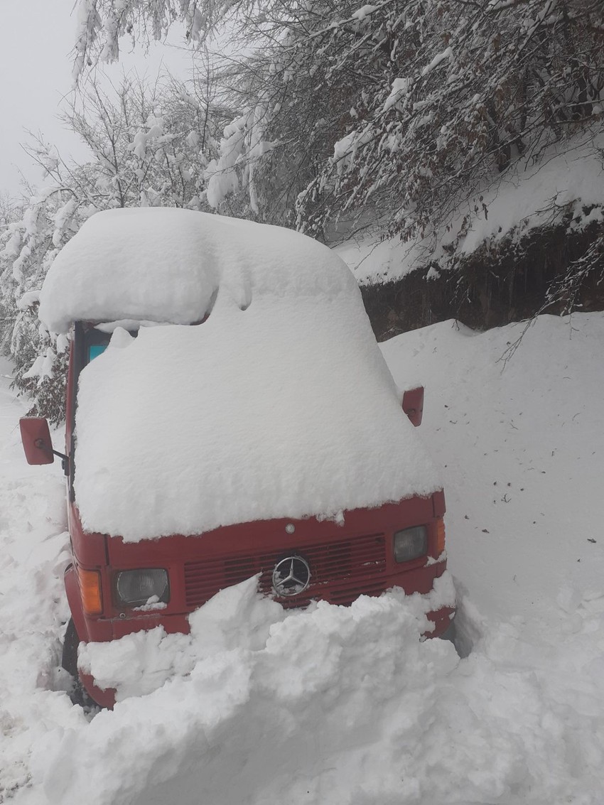 Bare kod Sjenice: Em padne veliki sneg, em vetar stvori velike nanose