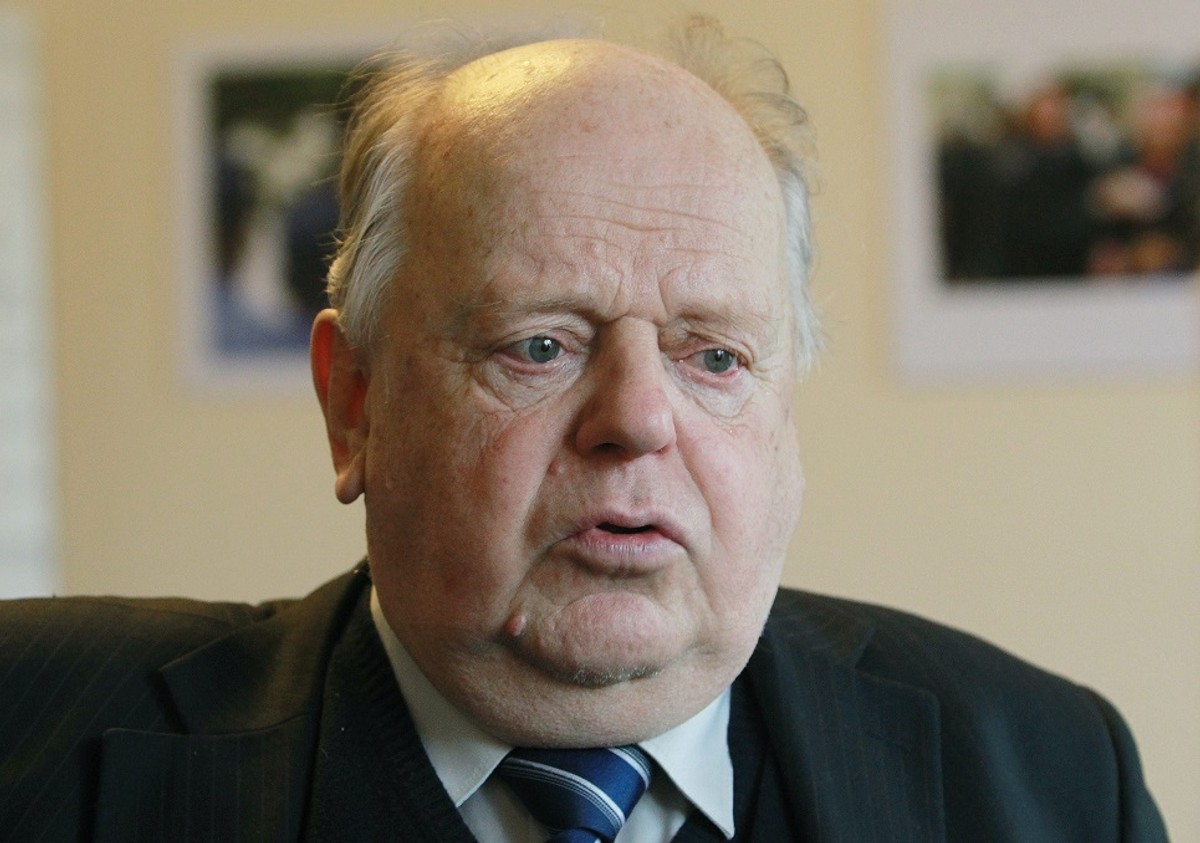 Warszawa, 01.02.2013. Pierwszy przywódca niepodległej Białorusi Stanisław Szuszkiewicz, laureat przyznawanej przez Portal charter97.org "Nagrody Karty'97 w Dziedzinie Obrony Praw Człowieka za 2012", podczas ceremonii wręczenia nagród, 1 bm. w Warszawie. (rp/soa) PAP/Radek Pietruszka