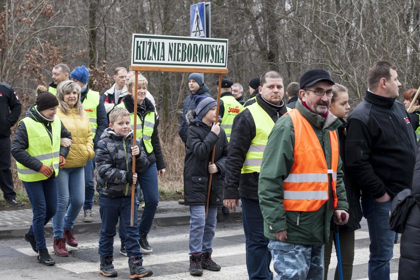 Kuźnia Nieborowska. Protest mieszkańców w sprawie DW 921