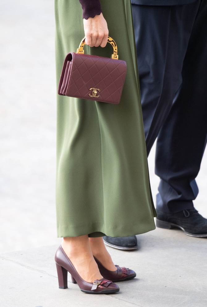 Pantalone koje prekrivaju višak kilograma