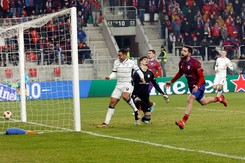 Raków z hukiem wyleciał z europejskich pucharów. 0:4 na do widzenia [WIDEO]