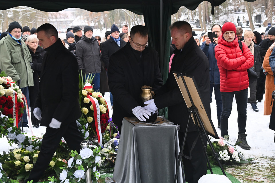 Paweł Huelle spoczął na cmentarzu Srebrzysko