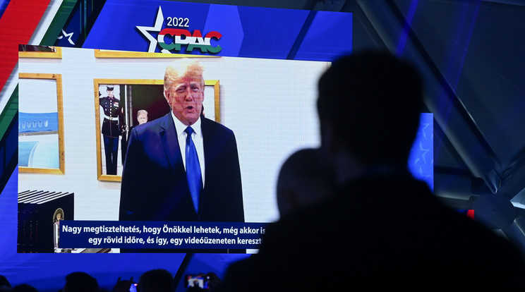 Donald Trump volt amerikai elnök videóüzenete a  CPAC Hungary elnevezésű, kétnapos konzervatív politikai fórum második napján a Bálna Budapestben / Fotó: MTI/Koszticsák Szilárd