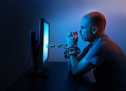 Innen tudhatja, hogy pornófüggő a párja - ezek az árulkodó jelek