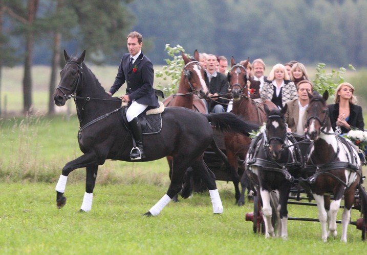 ...podobnie jak pan młody