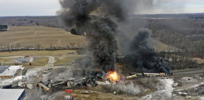 Toksyczna chmura nad Ameryką. Wykoleił się pociąg załadowany chemikaliami