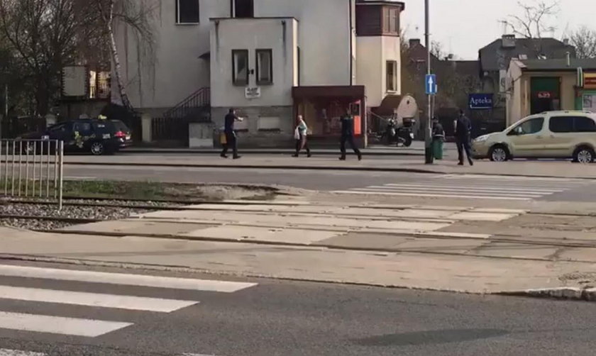 Atak nożownika przed prokuraturą w Szczecinie po zatrzymaniu posła PO Gawłowskiego